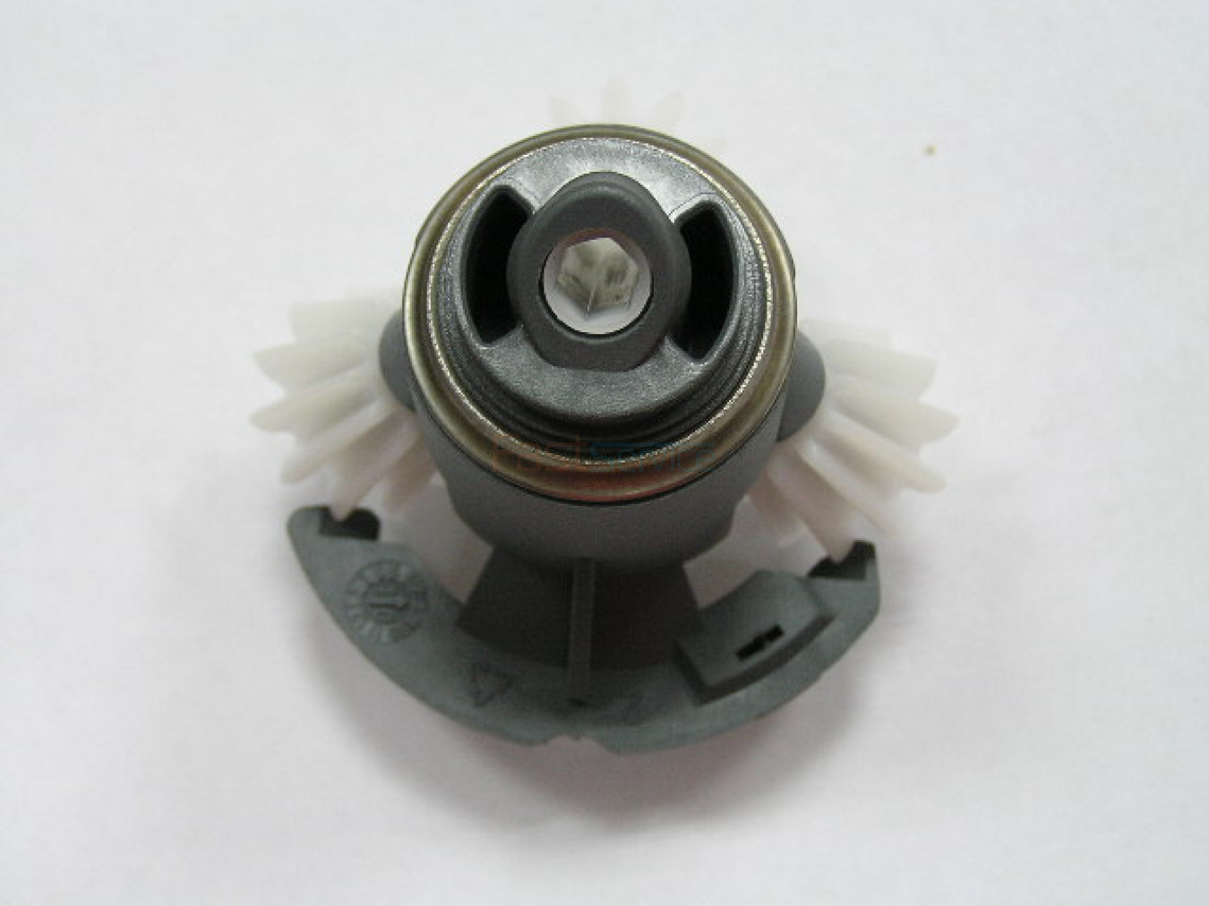 177509 Редуктор кухонного комбайна  Bosch 1