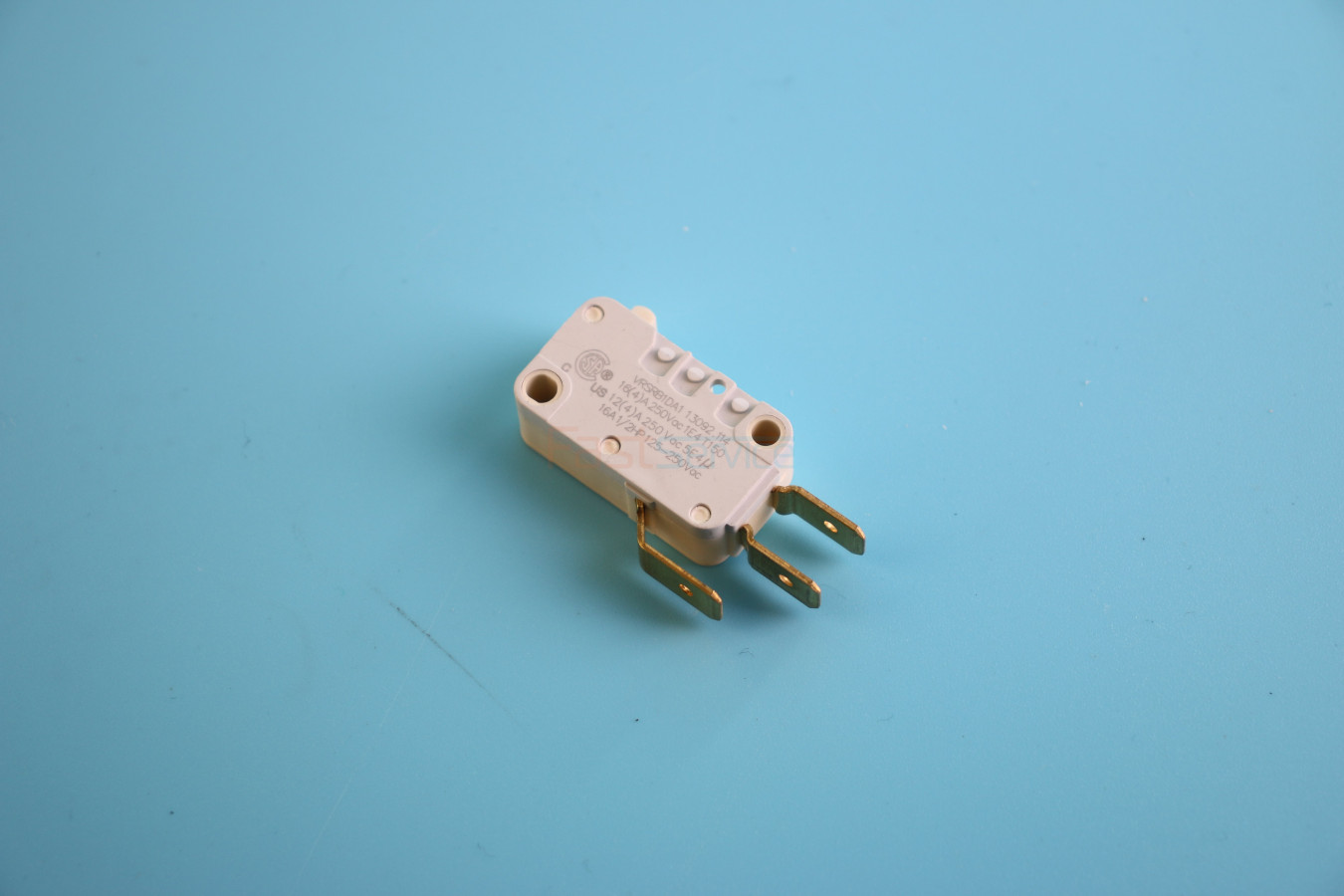 Микропереключатель SKL SWT702UN ширина контактов 0.6мм