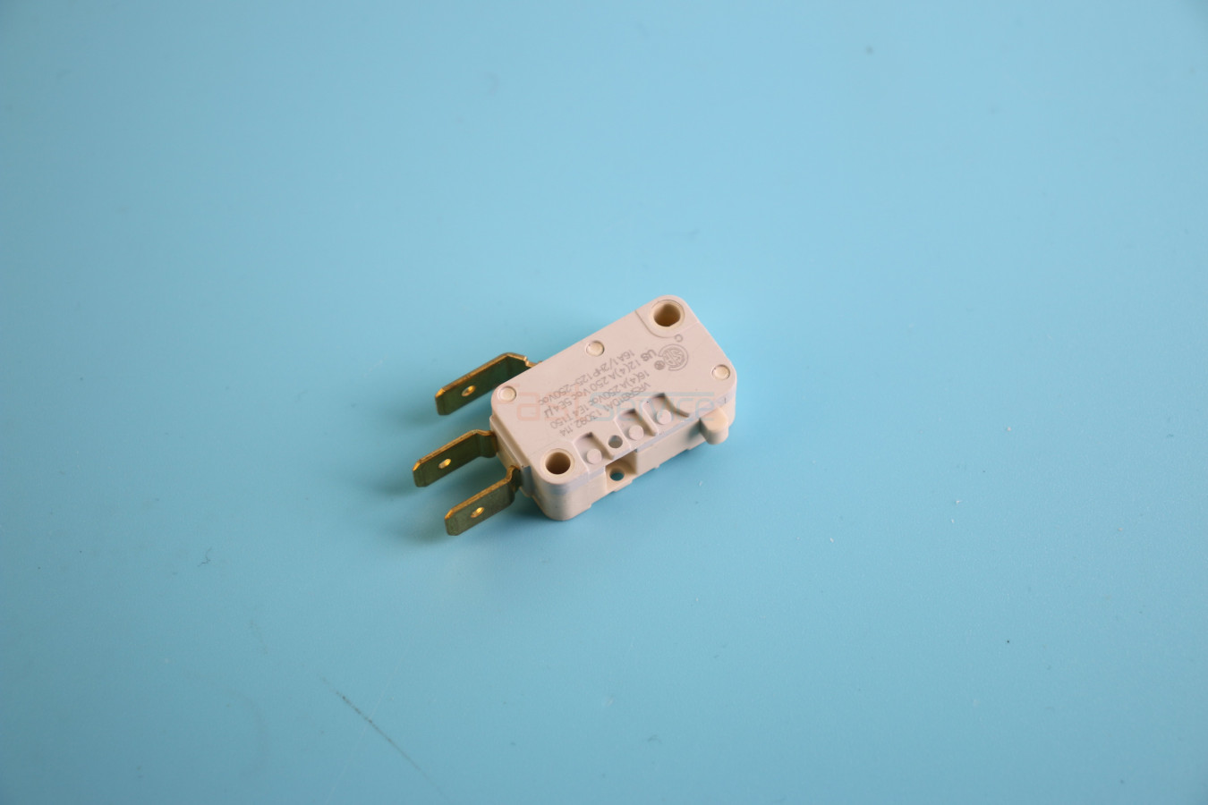 Микропереключатель SKL SWT702UN ширина контактов 0.6мм 1