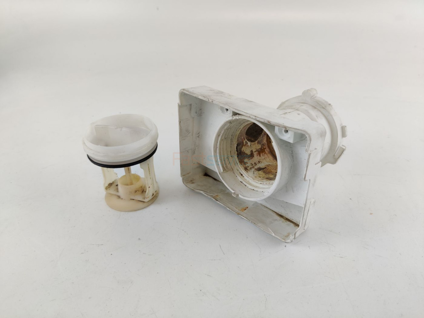 1552360008 Сливная камера в сборе с пробкой СМА Zanussi Electrolux б/у