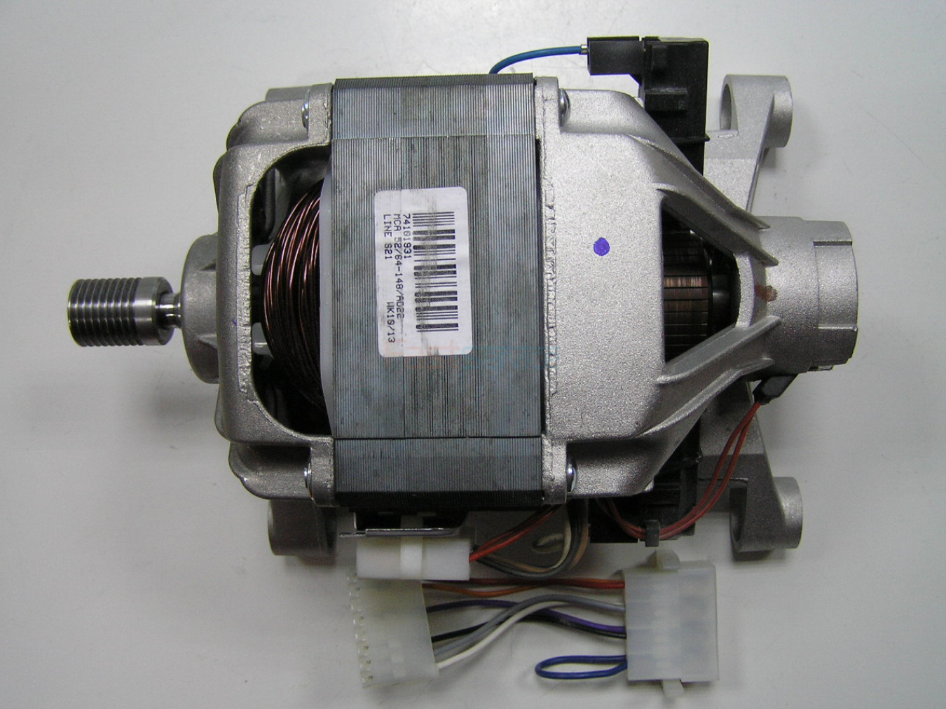 046626 Двигатель Ariston C00046626