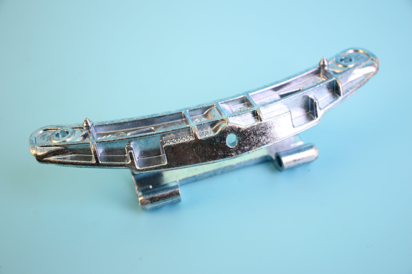 1325531000 Петля люка СМА Zanussi Electrolux 1