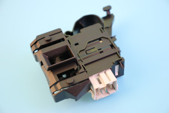 C00536021 C00510057 Замок люка СМА Whirlpool Indesit Ariston