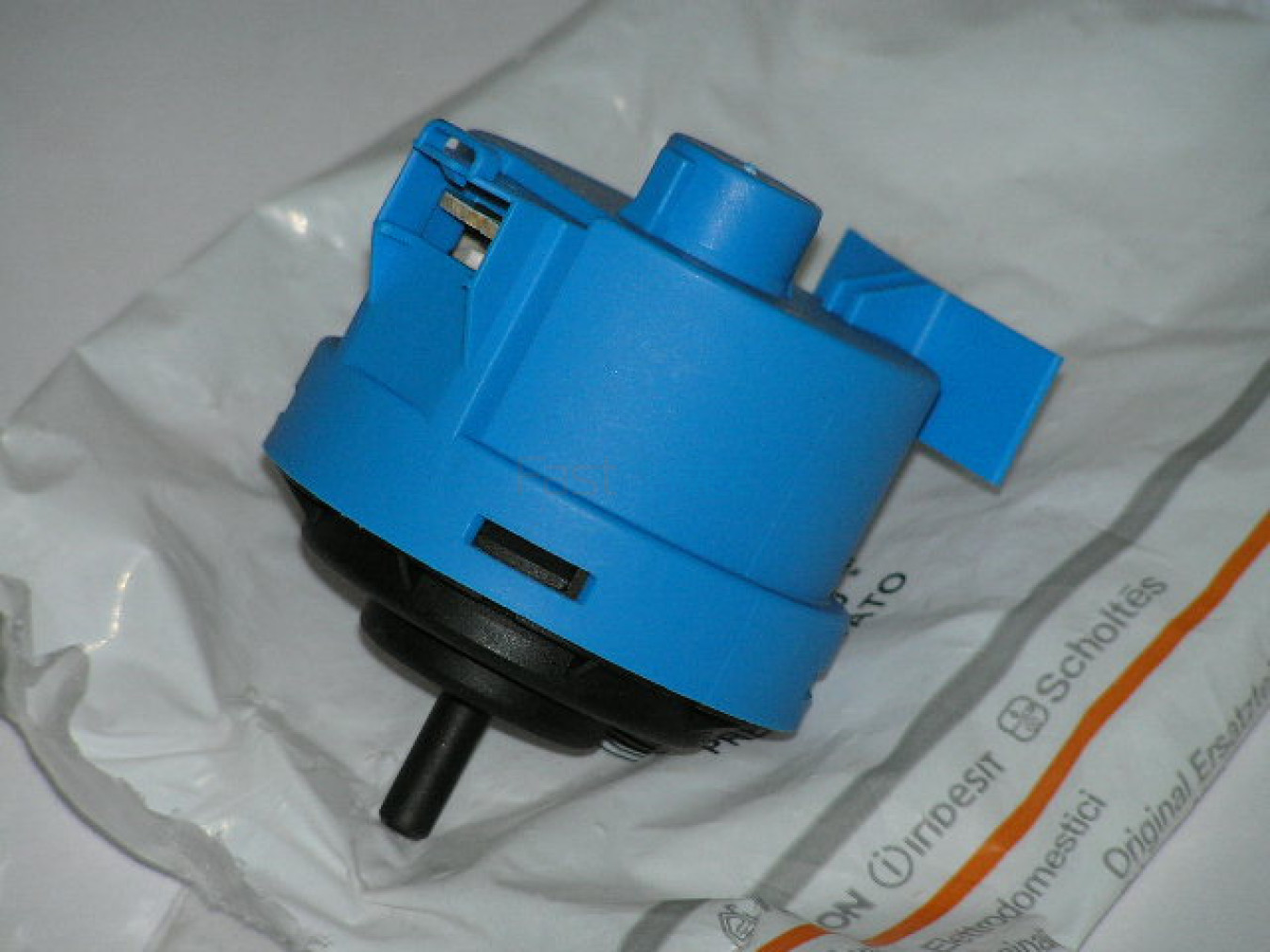 C00272450 Пресостат Ariston Indesit индуктивный