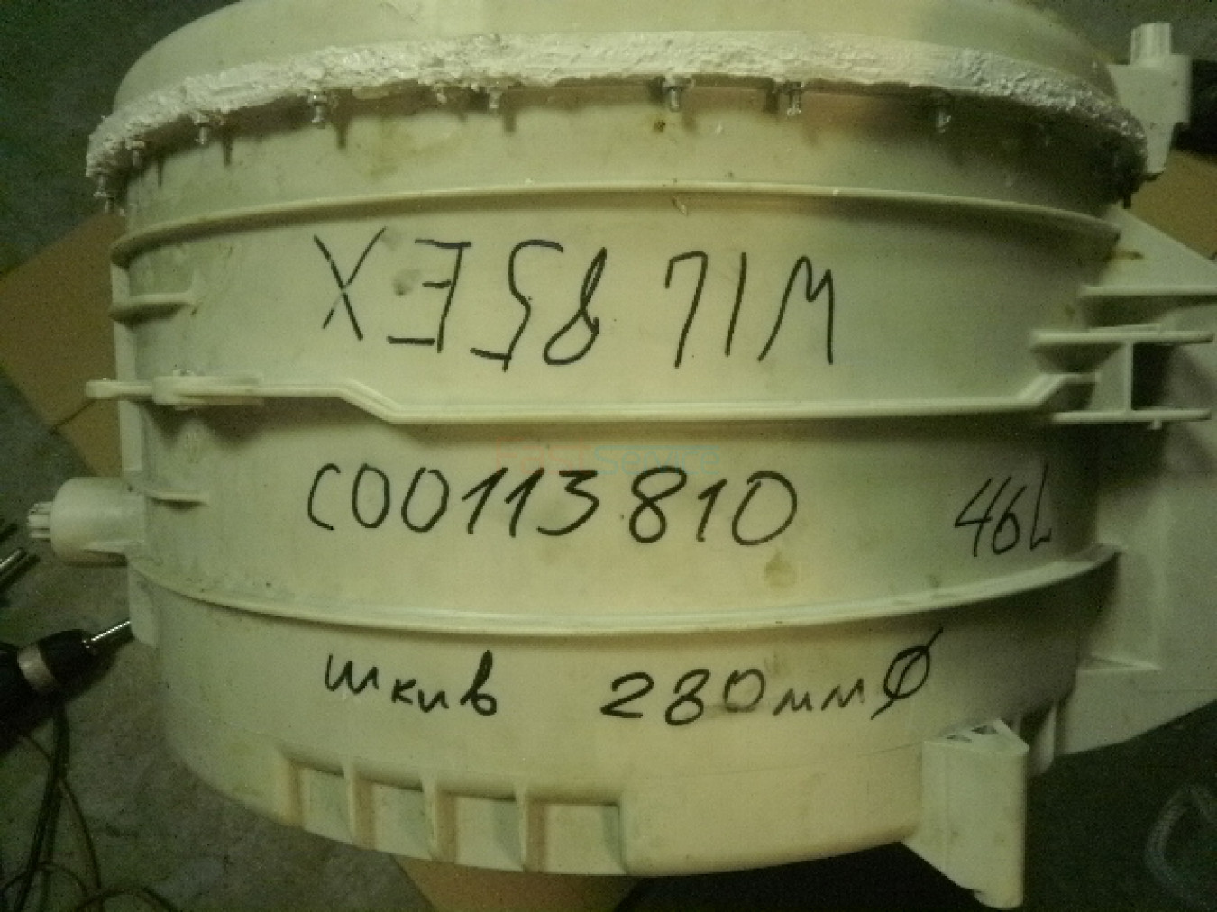 Бак пластик в сборе INDESIT ARISTON C00113810 б\у 1