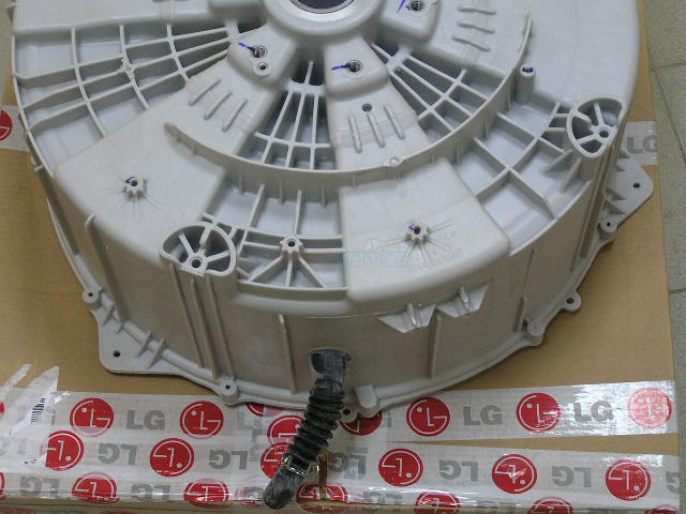 Полубак задний LG 3045ER0026D 1