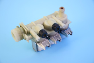C00110331 Клапан тройной под фишку Ariston Indesit с сушкой б/у