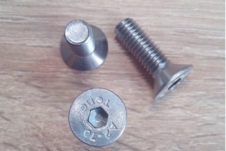 Болт нерж крепления крестовины M8x25mm потайная головка
